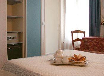 Hotel Hipotel Lilas Gambetta París