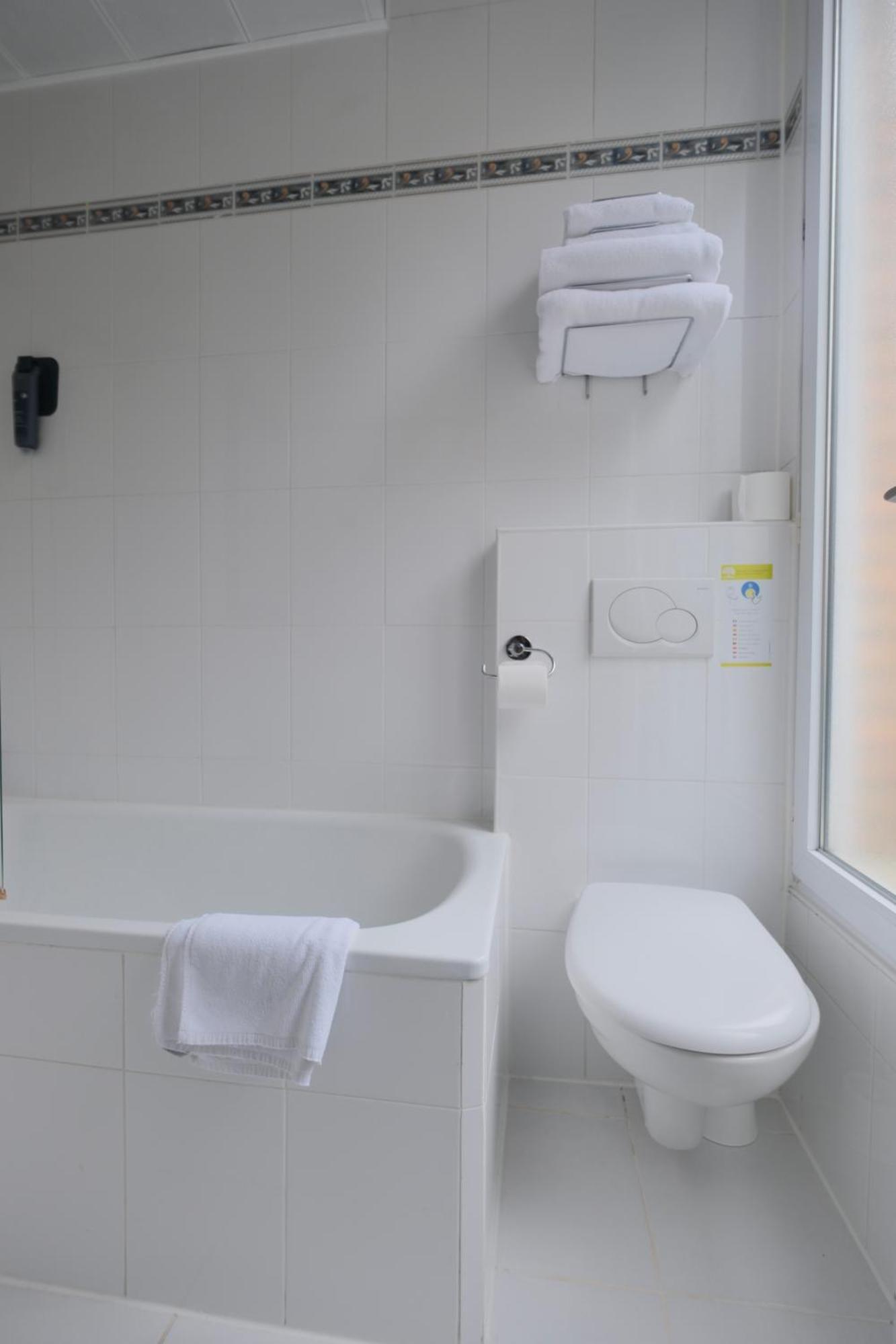 Hipotel Lilas Gambetta 3* París